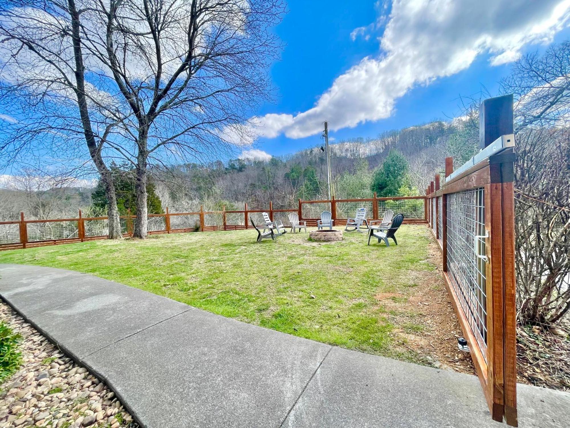 5Bedrooms*4King Beds*Outstanding Location*Hottub* Sevierville Esterno foto