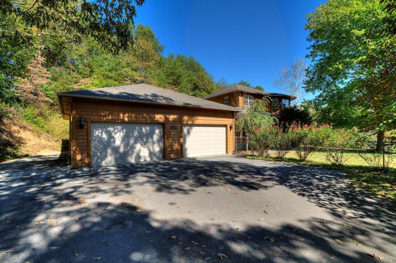 5Bedrooms*4King Beds*Outstanding Location*Hottub* Sevierville Esterno foto